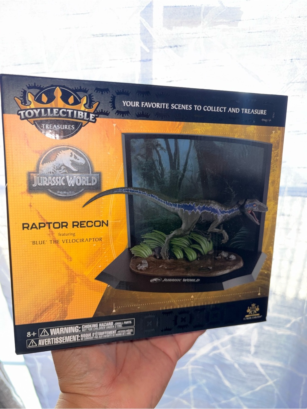 Jurassic World raptor recon collectible statue